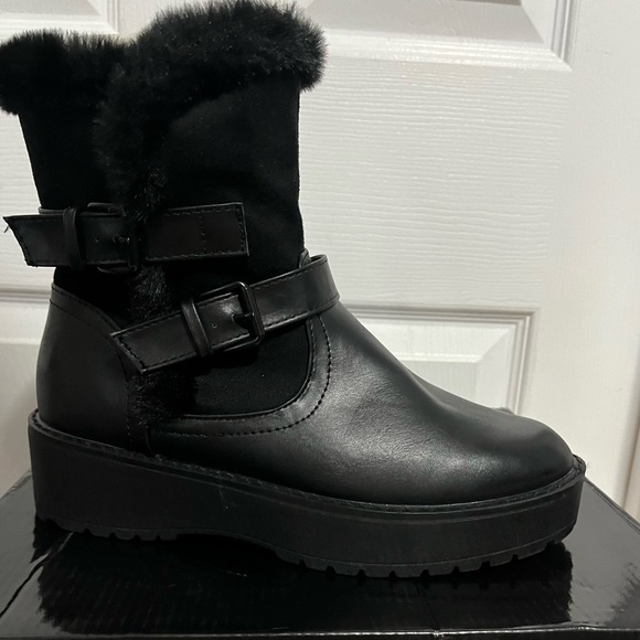 Boots - Picture 6 of 8